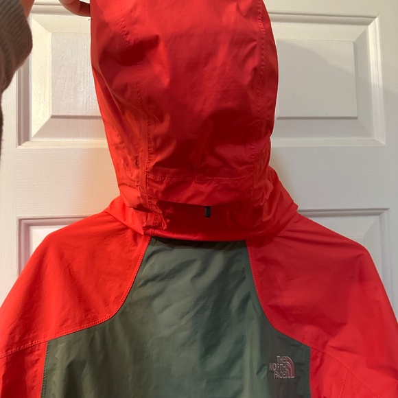 Women's North Face HYVENT Rain Jacket Size: Large - Picture 3 of 5